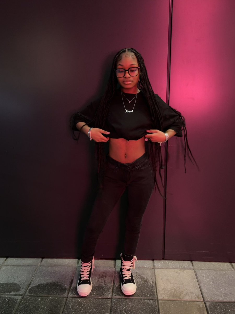 liyahlaurent's tweet image. y’all like my pictures?