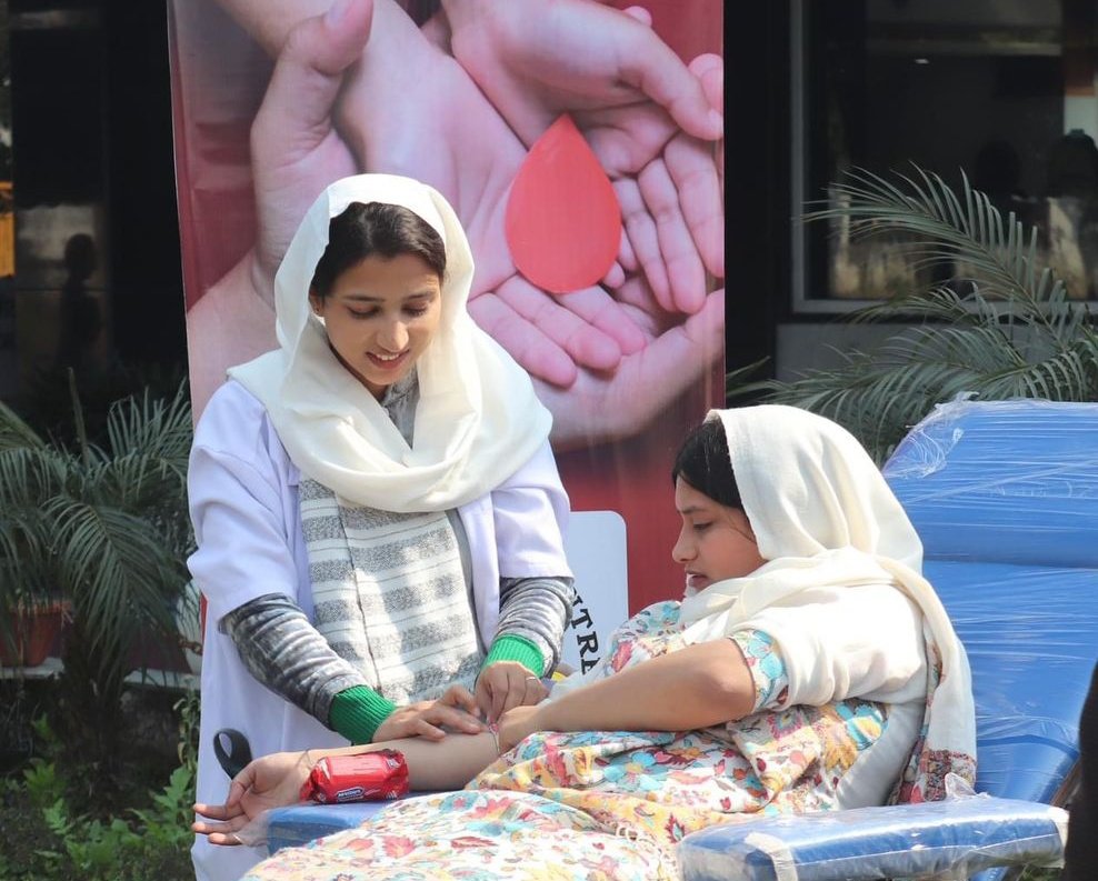 Pehlejanta's tweet photo. M.A.M P.G college in collaboration with Sikh Youth Welfare Association led by Arunpal Singh organised a Gurmat Mahan Samagam at Gurdwara Sri Guru Singh Sabha, Guru Nanak Nagar Jammu https://t.co/fKYpgtIJRU