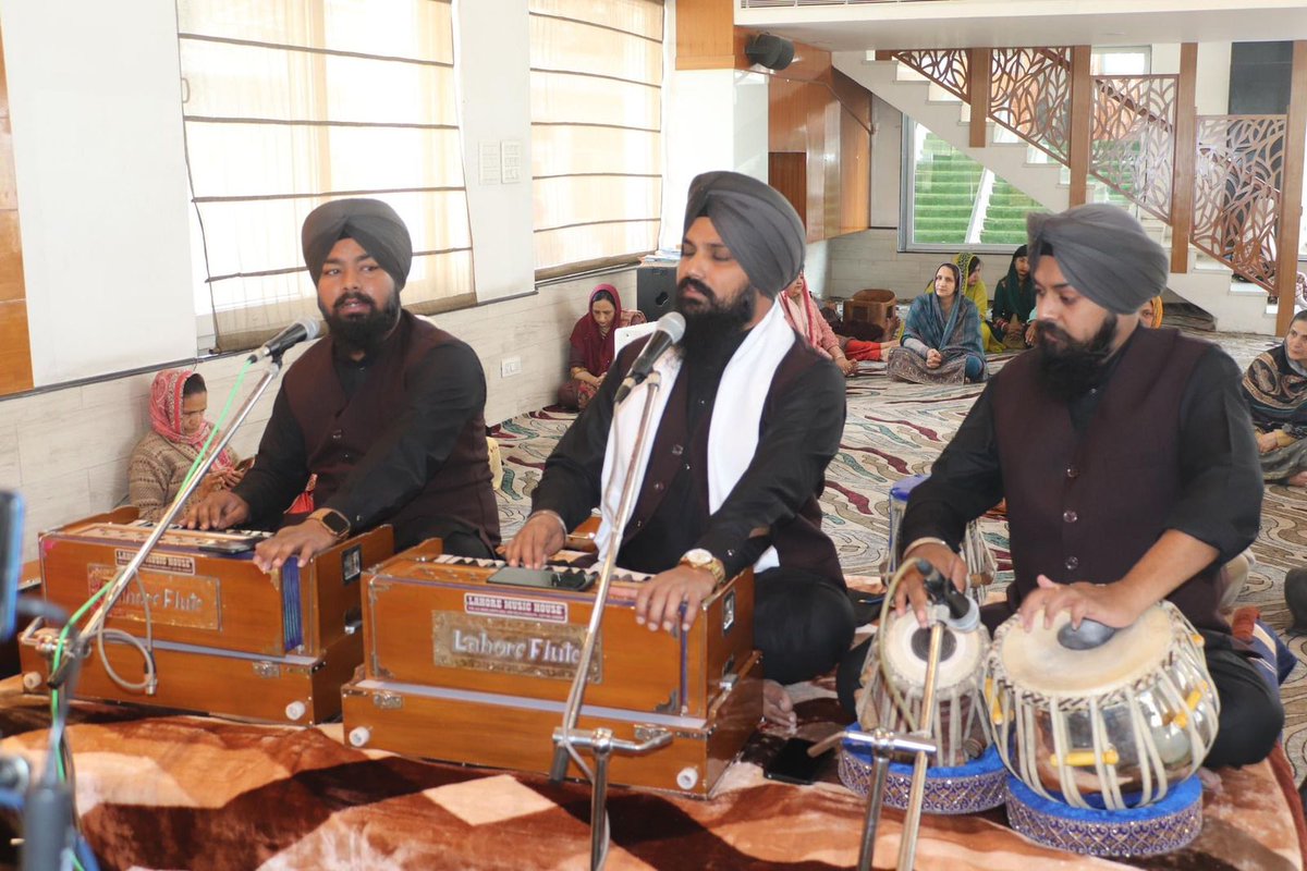 Pehlejanta's tweet photo. M.A.M P.G college in collaboration with Sikh Youth Welfare Association led by Arunpal Singh organised a Gurmat Mahan Samagam at Gurdwara Sri Guru Singh Sabha, Guru Nanak Nagar Jammu https://t.co/fKYpgtIJRU