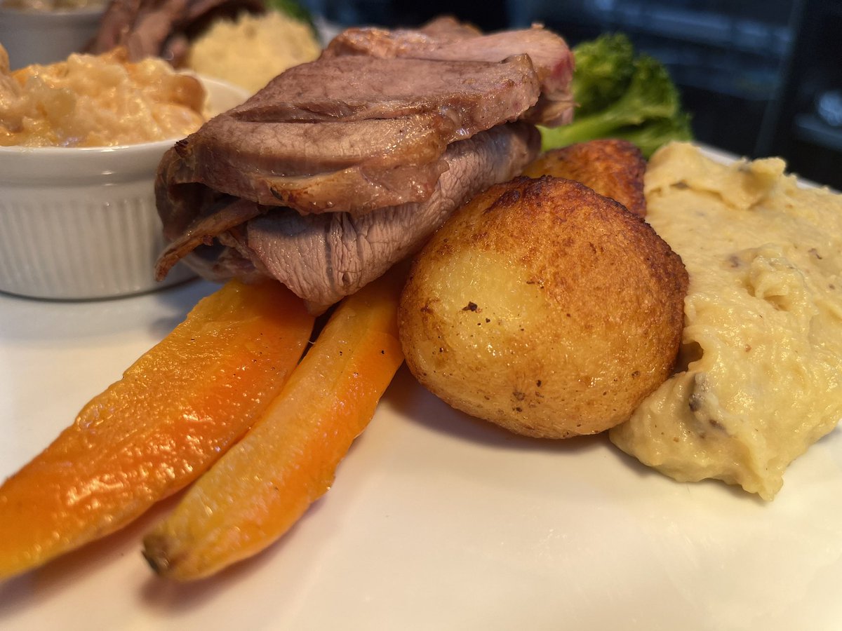 CosaleaWalshaw's tweet photo. Sunday Roast served until 7pm
at Cosalea Walshaw #bury #walshaw #tottington https://t.co/oi3fSOgti7