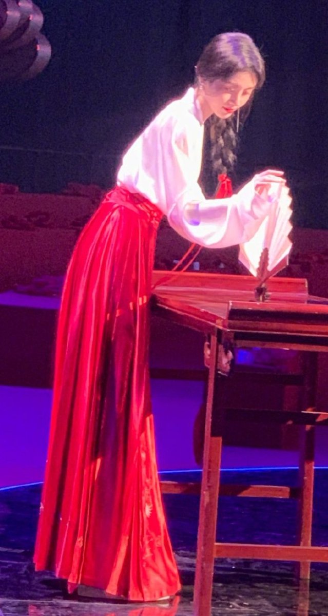 On the evening of February 1, 2024, Chinese star Ju Jingyi鞠婧禕 wore the Chinese Song Dynasty Hanfu Feijixiu飛機袖 (Jacket ) and the Ming Dynasty Hanfu Mamianqun馬面裙 (skirt) in the performance program "遊山戀" 
This is a mix of Hanfu from different dynasties in China.