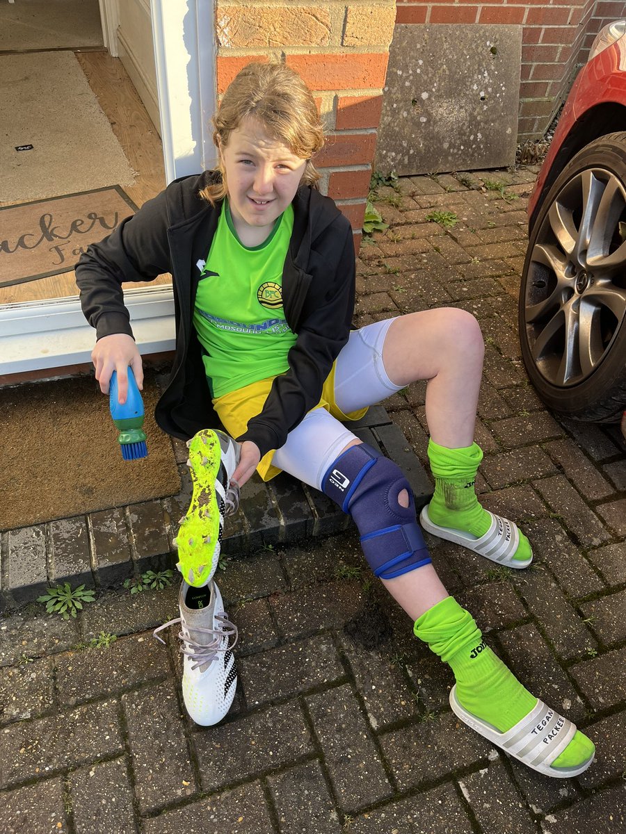 No @NTFCWomen game this afternoon so made her clean her boots, for a change. Not impressed!! 🤣🤣