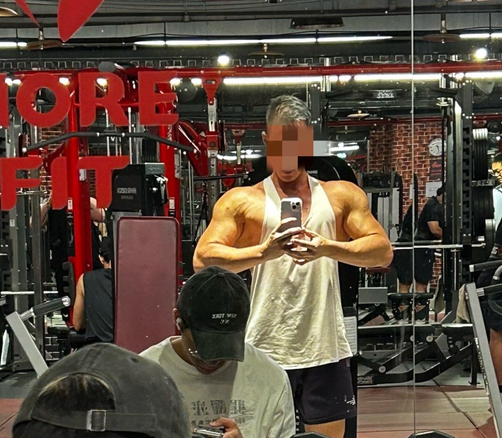 好喜歡這張喲，這張是去年2023年10月賽季的時候，體脂超低，又乾，狀態超好😍😍印象中已經準備進入脫水程序了～～怎麼辦，我又想比賽了，好想再讓自己進入賽季😮‍💨😮