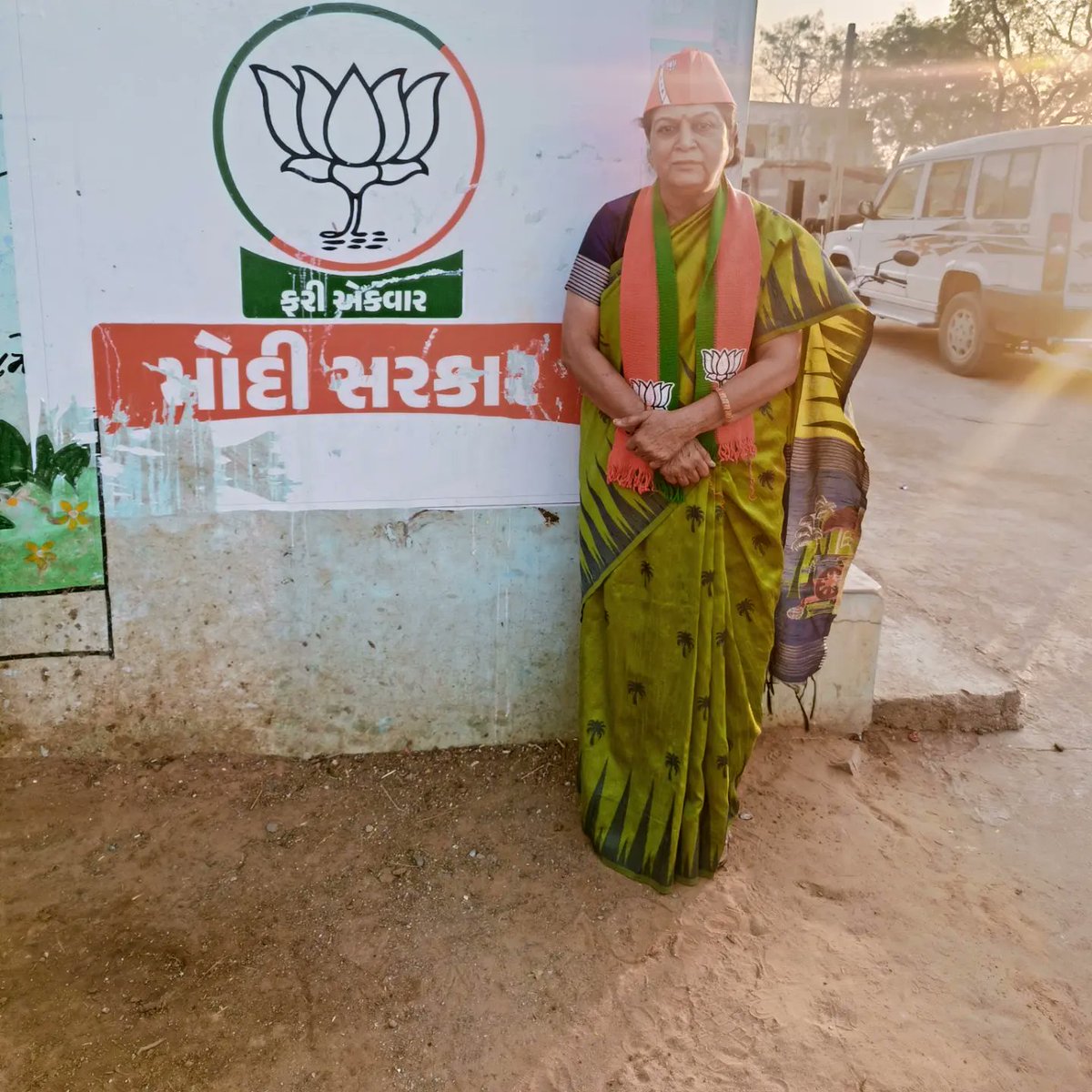 ParmarKunvar's tweet photo. *ભારતીય જનતા પાર્ટી- ગુજરાત પ્રદેશનાં "ગાંવ ચલો અભિયાન" અંતર્ગત હિંમતનગર તાલુકાના કેનપુર ગામે વિસ્તારક  તરીકે ઘરે ઘરે જઈને જનસંપર્ક કરીને  વિસ્તાર ના નાગરિકોને મોદી સરકારની વિવિધ યોજનાઓની માહિતી આપી.લાભાર્થીઓની મુલાકાત લીધી. ગામના મંદિરના પ્રાંગણમાં સફાઇ કરી. https://t.co/AV5EWRLMy6