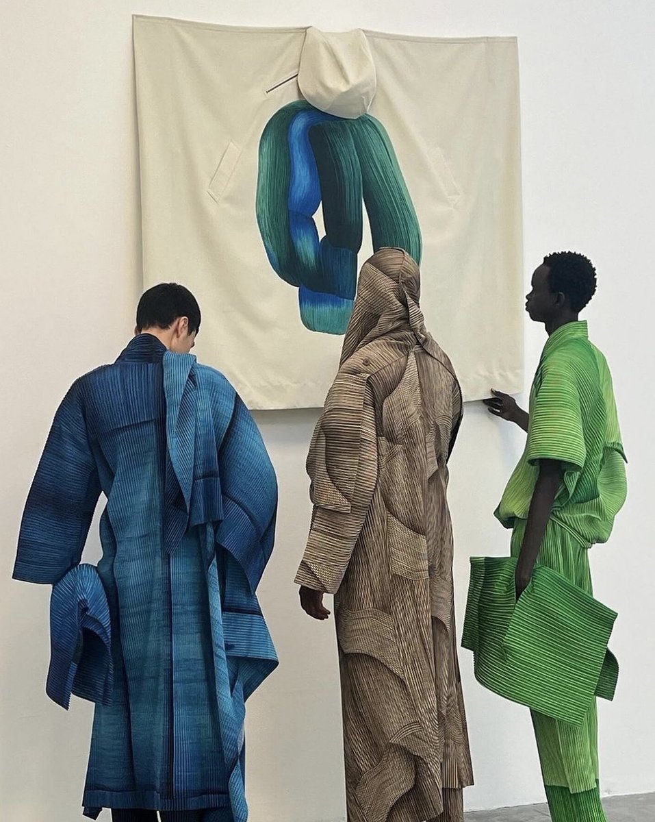 StreetFashion01's tweet photo. Issey Miyake FW24!🖤 https://t.co/zVgWcYHQpN