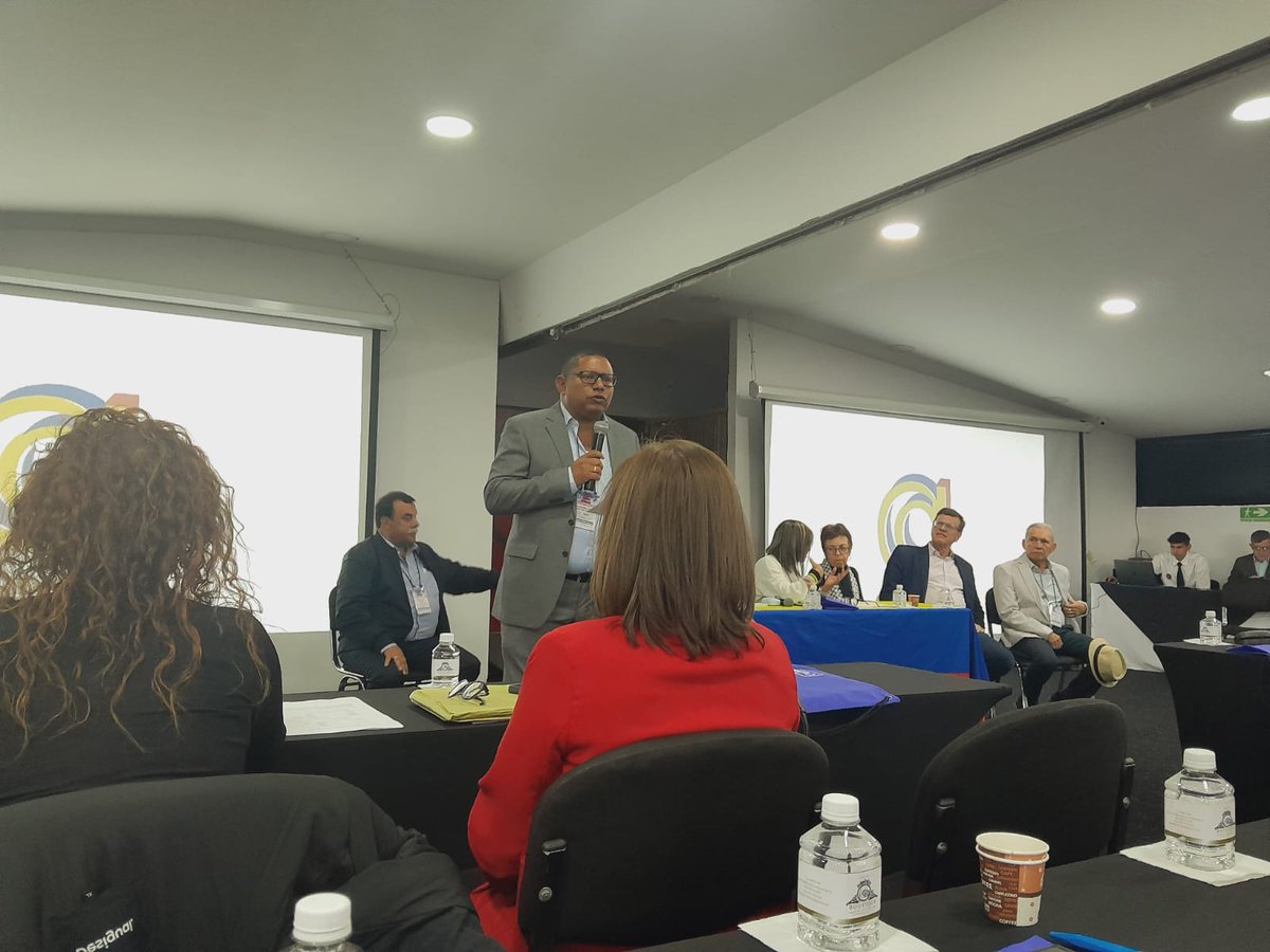 HectorBustmante's tweet photo. Se desarrollo con exito la asamblea nacional extraordinaria de @ascontrolcgr por la defensa del control fiscal, de la carrera administrativa y del bienestar social de los trabajadores. ASCONTROL SIEMPRE CONTIGO @cutcolombia @carloszafra1960 https://t.co/95wfWdEHCU