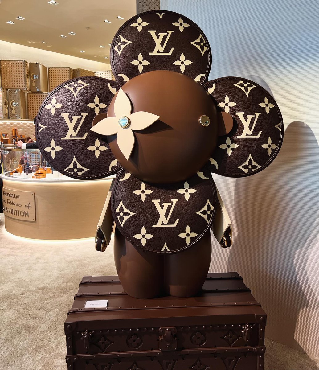 散户在币圈赚钱的第一关键就是克制贪婪和恐惧

2024~2025年必爆发的几个赛道，分享给大家，抓住一个即可翻身

第一，比特币生态（LINK STX)

第二，比特币铭文（ORDI SATS)

第三，Layer1（各种公链 AVAX SOL）

第四，去中心化金融DeFi (AAVE MKR)

第五，AI及算力板块(RNDR)