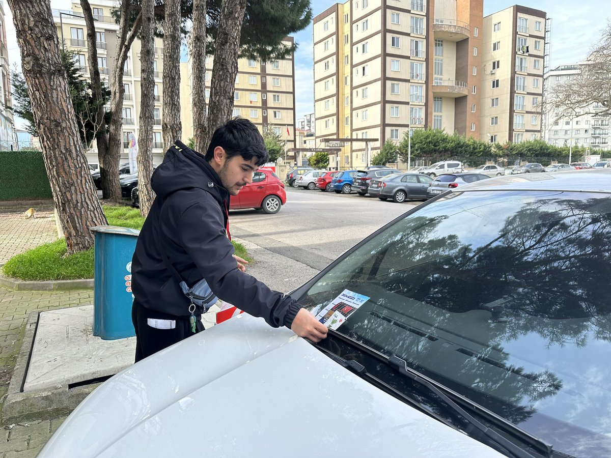 Her an zilinizi çalabiliriz! ☺️

Her Eve Saadet çalışması kapsamımızda bu hafta Kurtköy mahallesinde kapı kapı hane ziyareti gerçekleştirdik. Değerli vatandaşlarımıza %100 yerli üretim olan ata tohumu ikramlarında bulunduk. 

#pendikgencsaadet #pendiksaadet #saadetpartisi