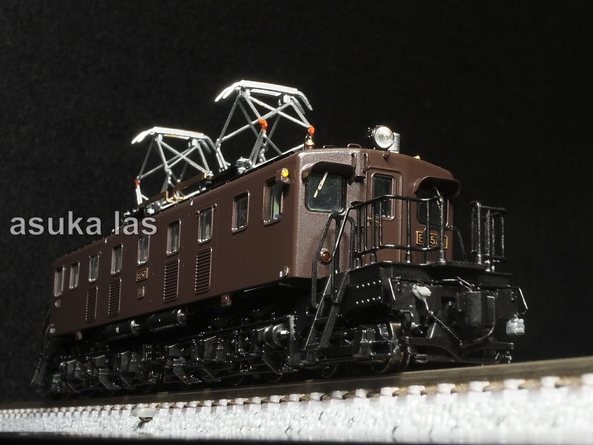 asukalas's tweet photo. #EF57
#EF571
#鉄道模型
#Nゲージ
EF56型の意匠を色濃く残すEF57 1号機。
中央寄りのパンタグラフ。 https://t.co/XyKkkdINXS
