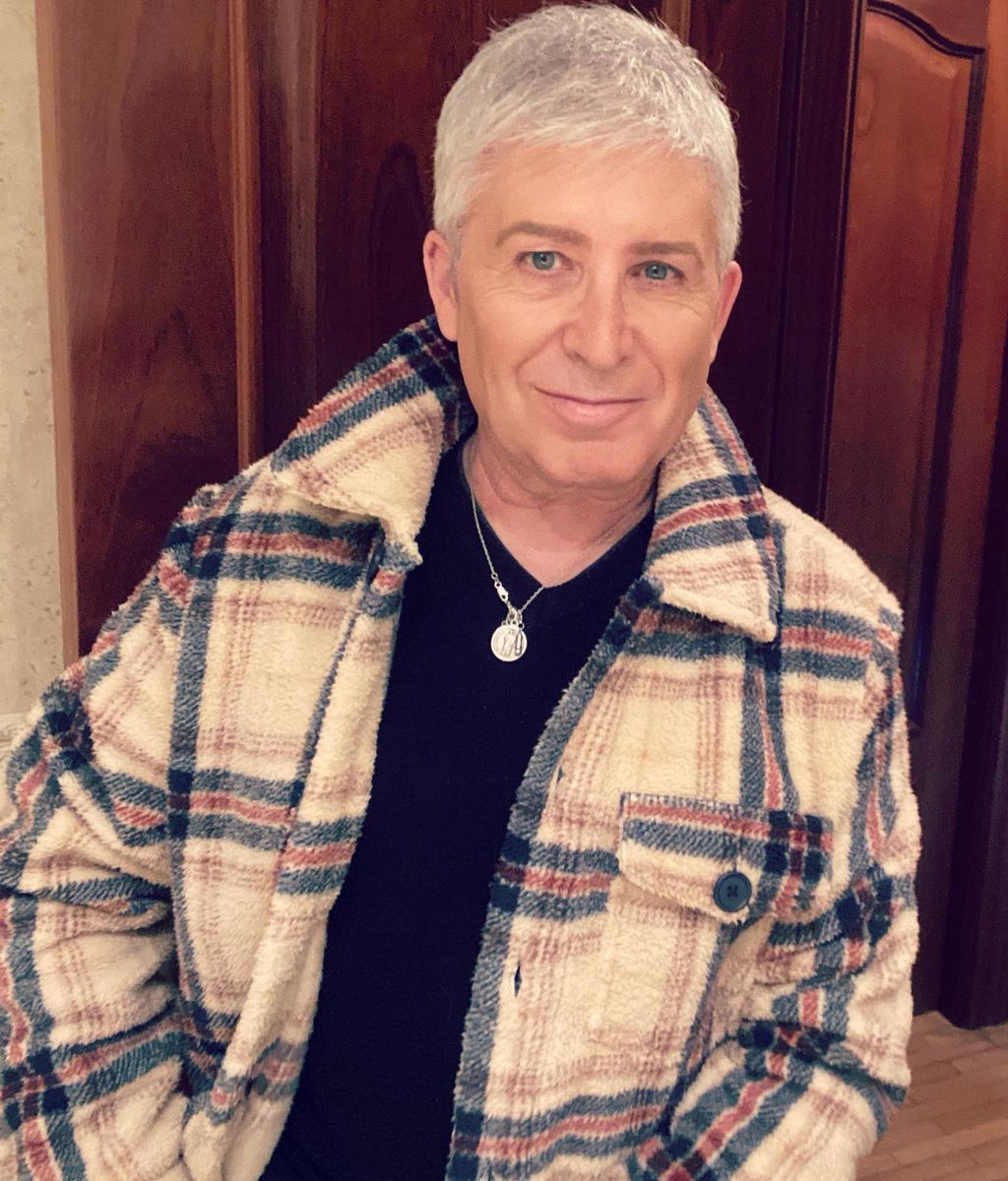 javier_depecos's tweet photo. Hoy he salido con más capas que una cebolla.😂😂😂 iPues no hace frío ni na!☃️❄️. Abrigaros si decidís salir.
#FelizTardeDeDomingo #Friooooo https://t.co/XChVnMRAKv