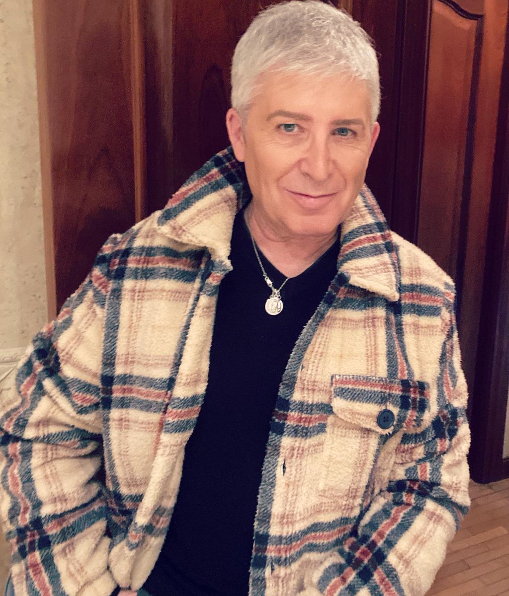 javier_depecos's tweet photo. Hoy he salido con más capas que una cebolla.😂😂😂 iPues no hace frío ni na!☃️❄️. Abrigaros si decidís salir.
#FelizTardeDeDomingo #Friooooo https://t.co/XChVnMRAKv