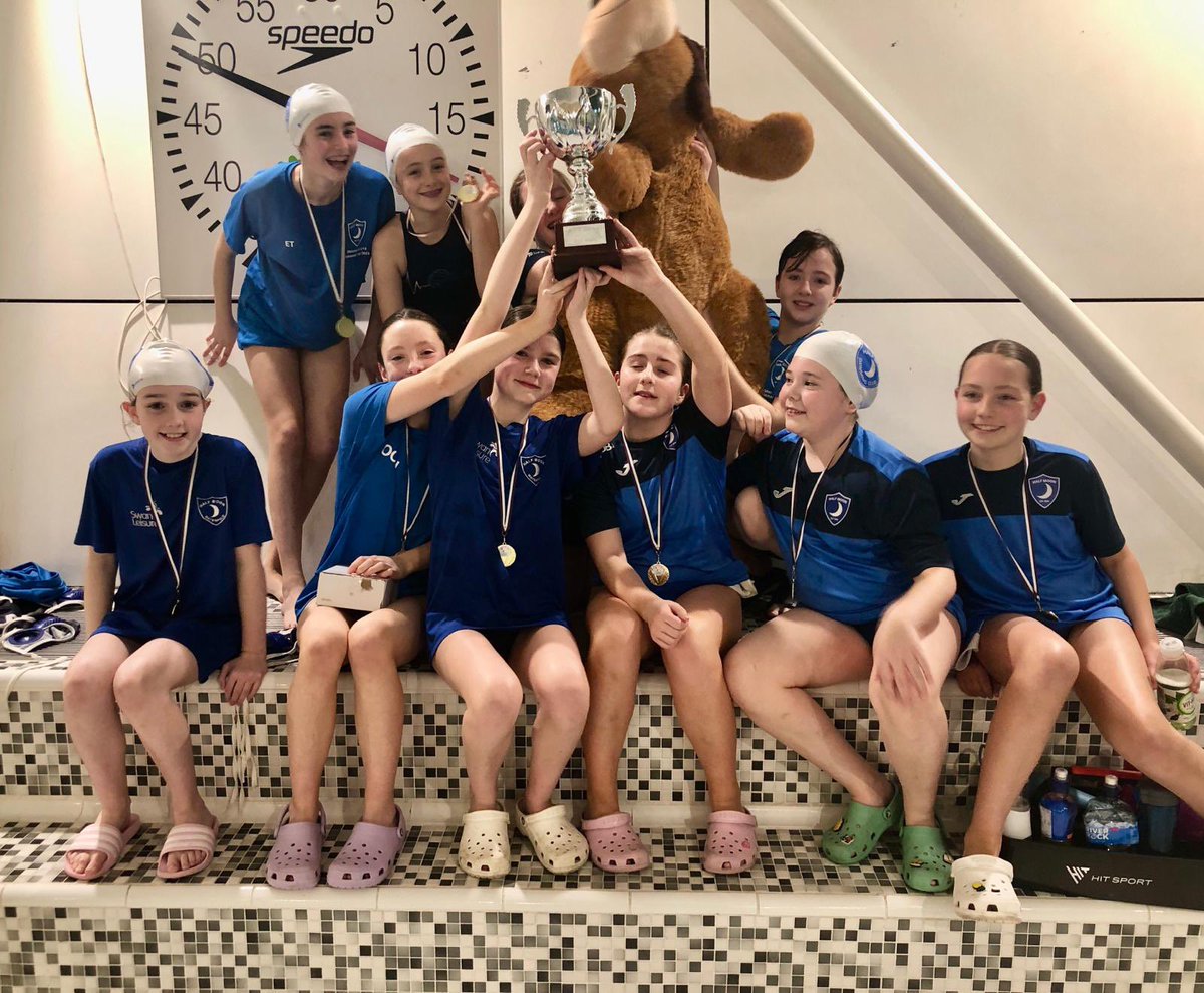 HalfMoonSWPC's tweet image. Great news from the Clontarf Cup
in Galway. A big win for our @HalfMoonSWPC girls team in the final to secure the trophy!  Our boys team had a tough loss 5-4 in the boys final. Well done to Coaches Siobhan, Louise and Ciaran, all the players and supporters who made the trip.
