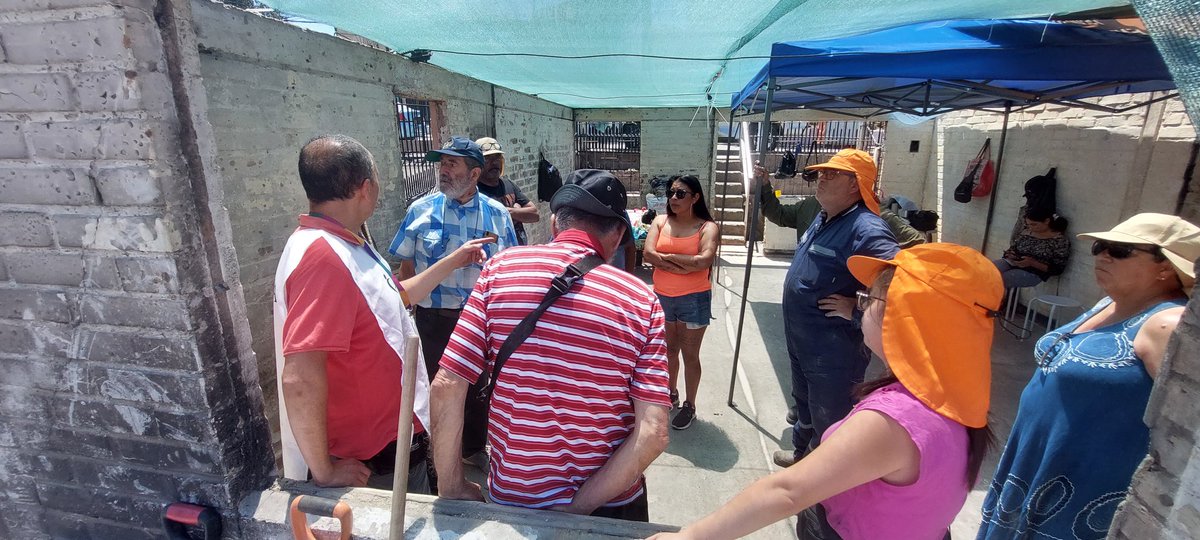FSilvaR1's tweet photo. Ayer recorrimos junto a mi padre Francisco Silva Ite, ing. calc., puntos de las zonas siniestradas, acudiendo al llamado de dos amigos, colegas, y familias en saber el estado de sus estructuras:

La certidumbre reposiciona el punto de partida! Emociona la esperanza en sus ojos. https://t.co/wO5ReObitb