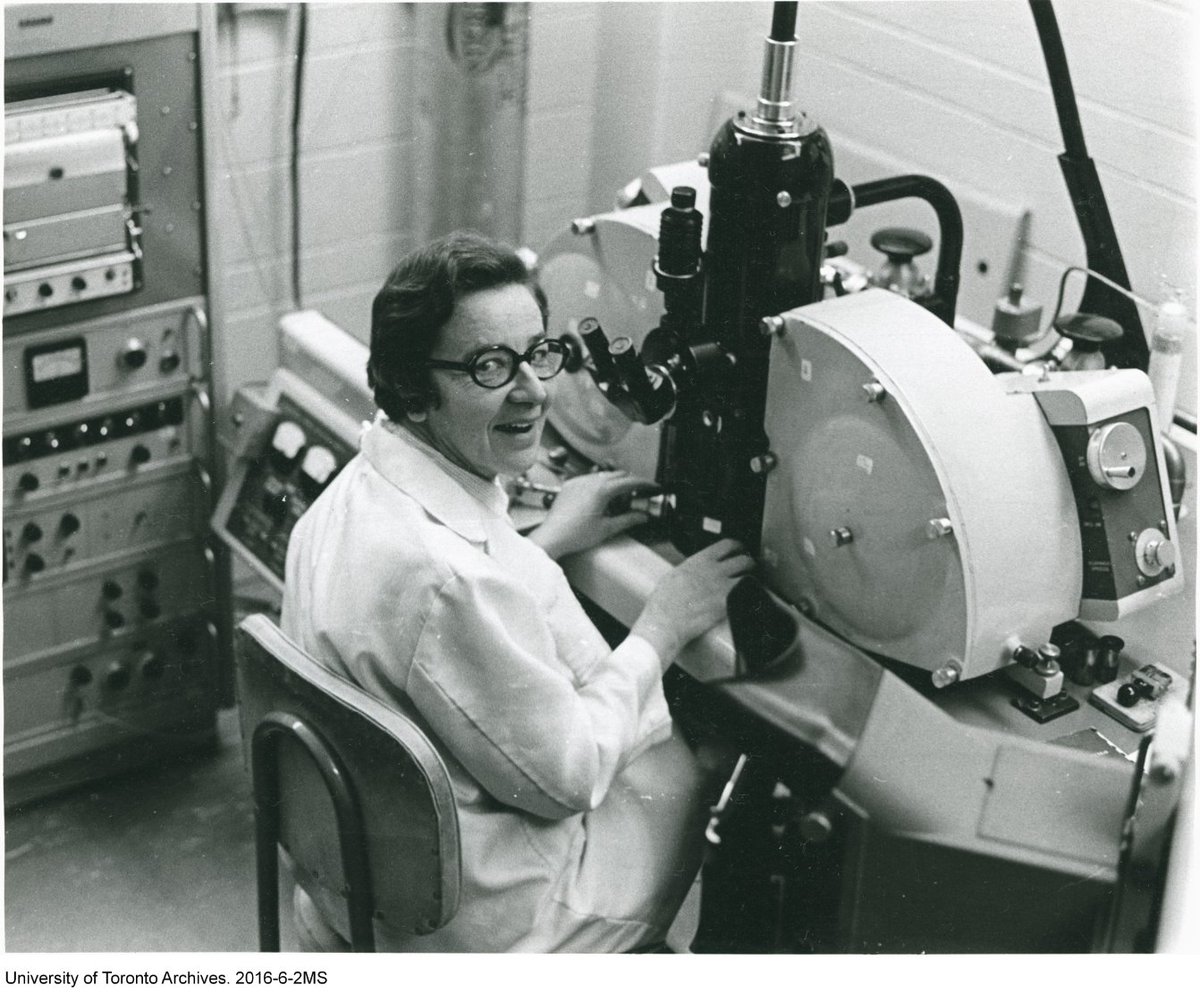 The #InternationalDayofWomenandGirlsinScience affirms the importance of women and girls in #STEM. Much of the workforce is women, but they are underrepresented in STEM fields. Today is all about celebrating female Canadian trailblazers like #UrsulaFranklin. 👩‍🔬🔬
📷@UTArchives