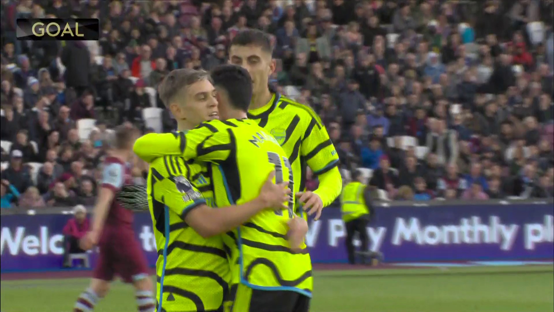 Trossard powers Arsenal 4-0 in front of West Ham