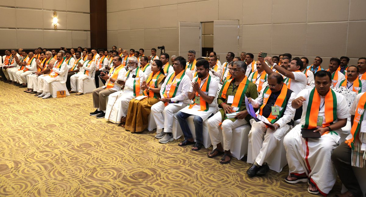 Visuals from Lok Sabha Cluster meeting chaired by Union Home and Cooperation Minister Shri <a href="/AmitShah/">Amit Shah</a> in Karnataka.