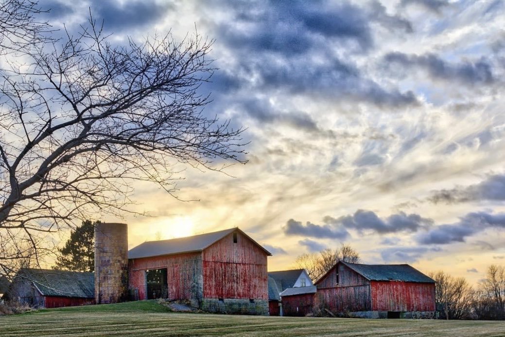 Happy Sunday everyone #photography #barns #rochesterNY #thisisROC #roc