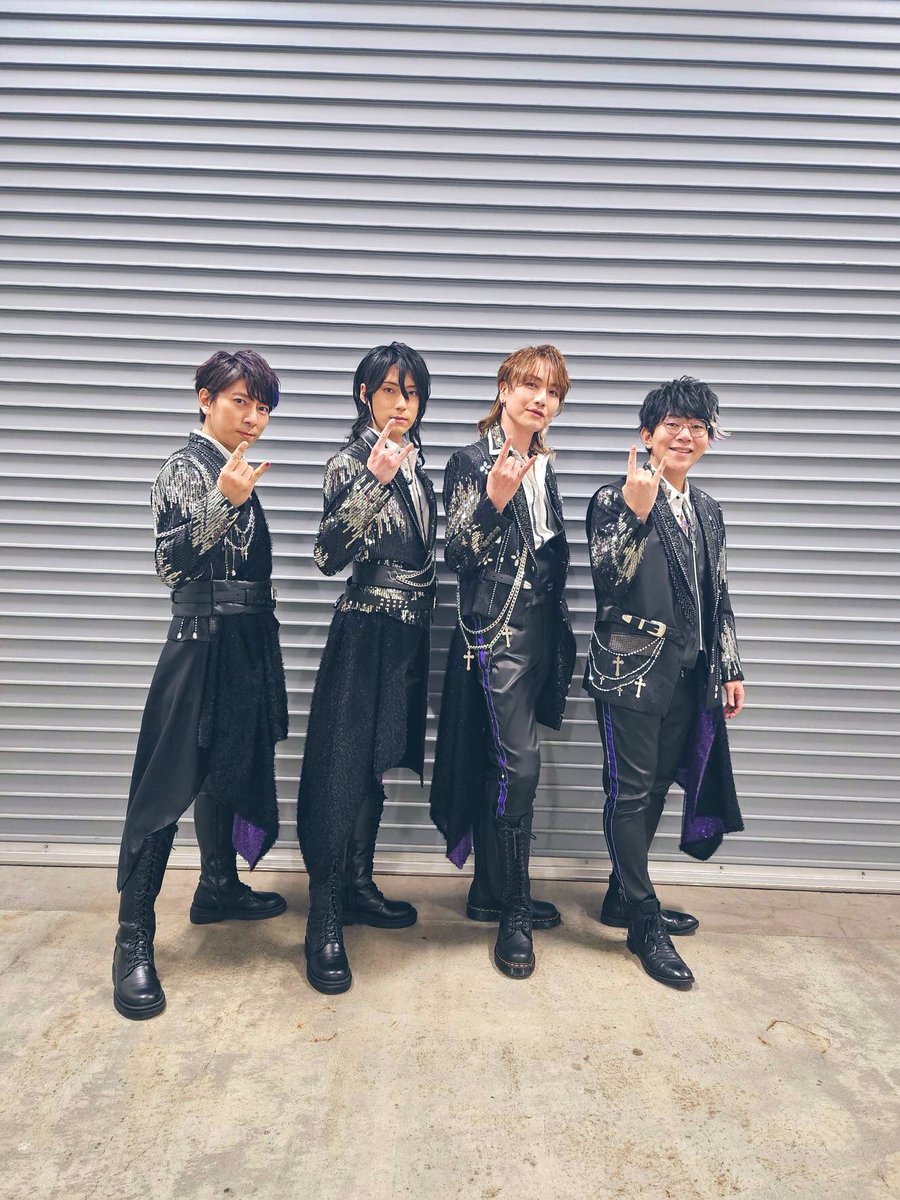 全公演、無事に終わりました❗️
会場にお越しの皆さん、想いを飛ばしてくださった皆さん、本当にありがとうございます😊
“We are UNDEAD!!🦇”
頼もしい仲間たちと一緒に、大きなステージに立てたことが嬉しいですね。