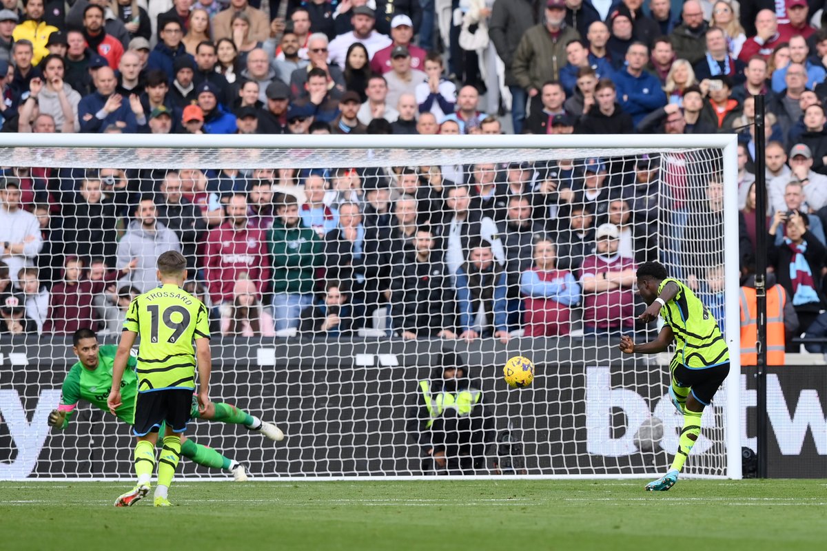 Arsenal's tweet image. What a first half, Gooners! 🤯

Sum it up for us with an emoji 👇