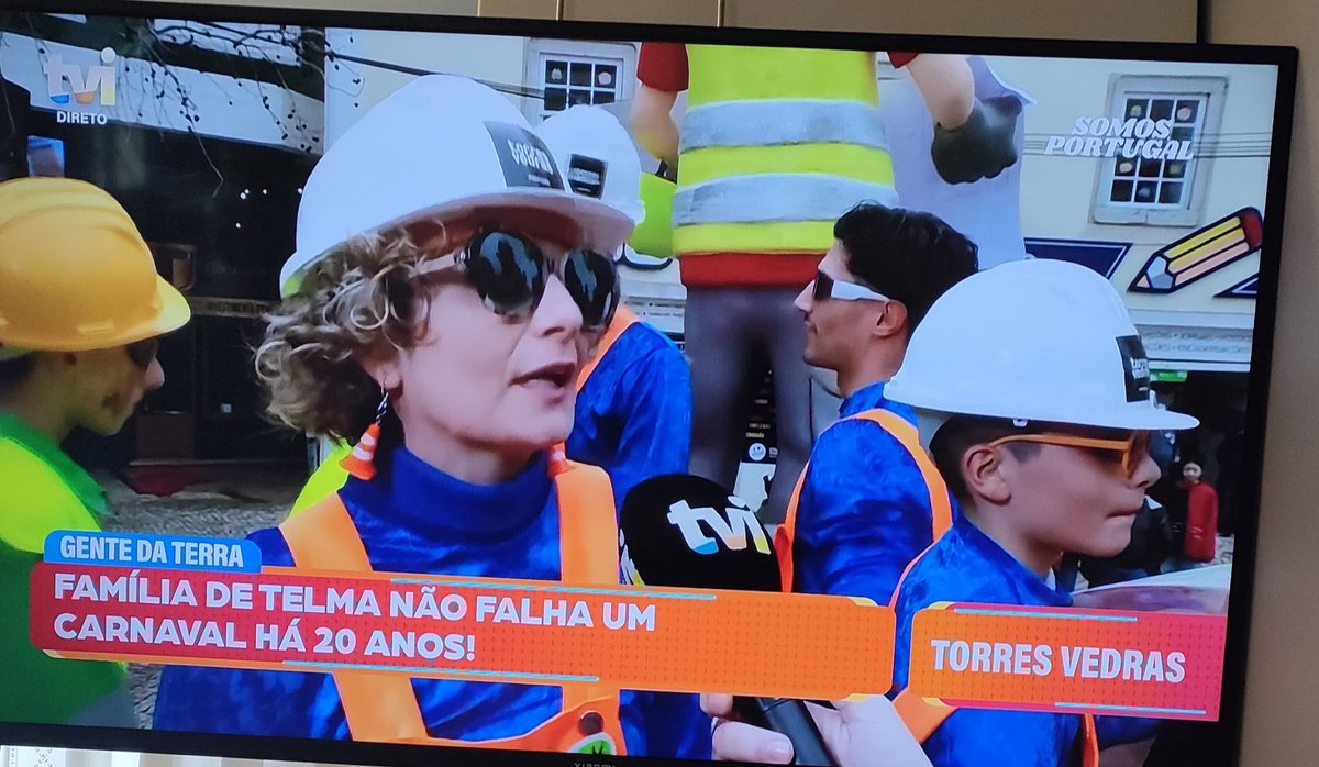 BlueOrangeMario's tweet photo. Holy heck, they're going as me in this carnival parade 😳 https://t.co/F2tfHoEjed