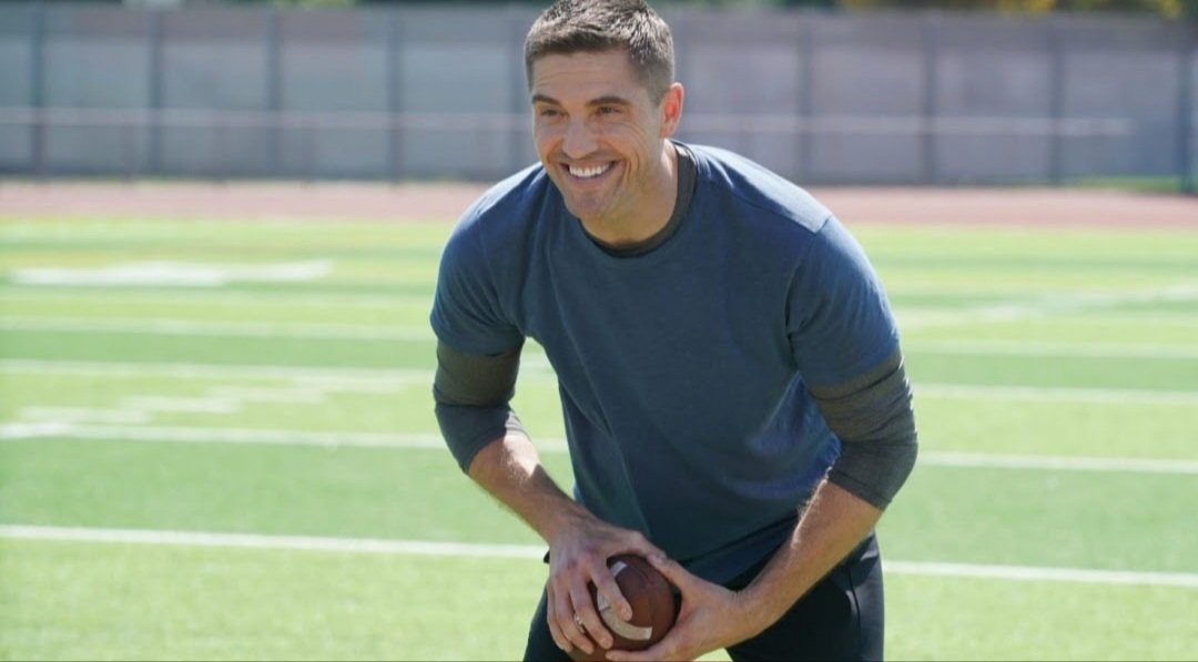 diehardtvfan06's tweet photo. Everyone pray for me I'm going to try and watch the Superbowl tonight but for me it starts at about 11:30pm to 12:00am which means it might be on until like 2 or 3am. I think I'll use these pics of 2 of my fav men for motivation. #criminalminds #TheRookie #Bradford #Hotchner https://t.co/vTD0DzJT2J