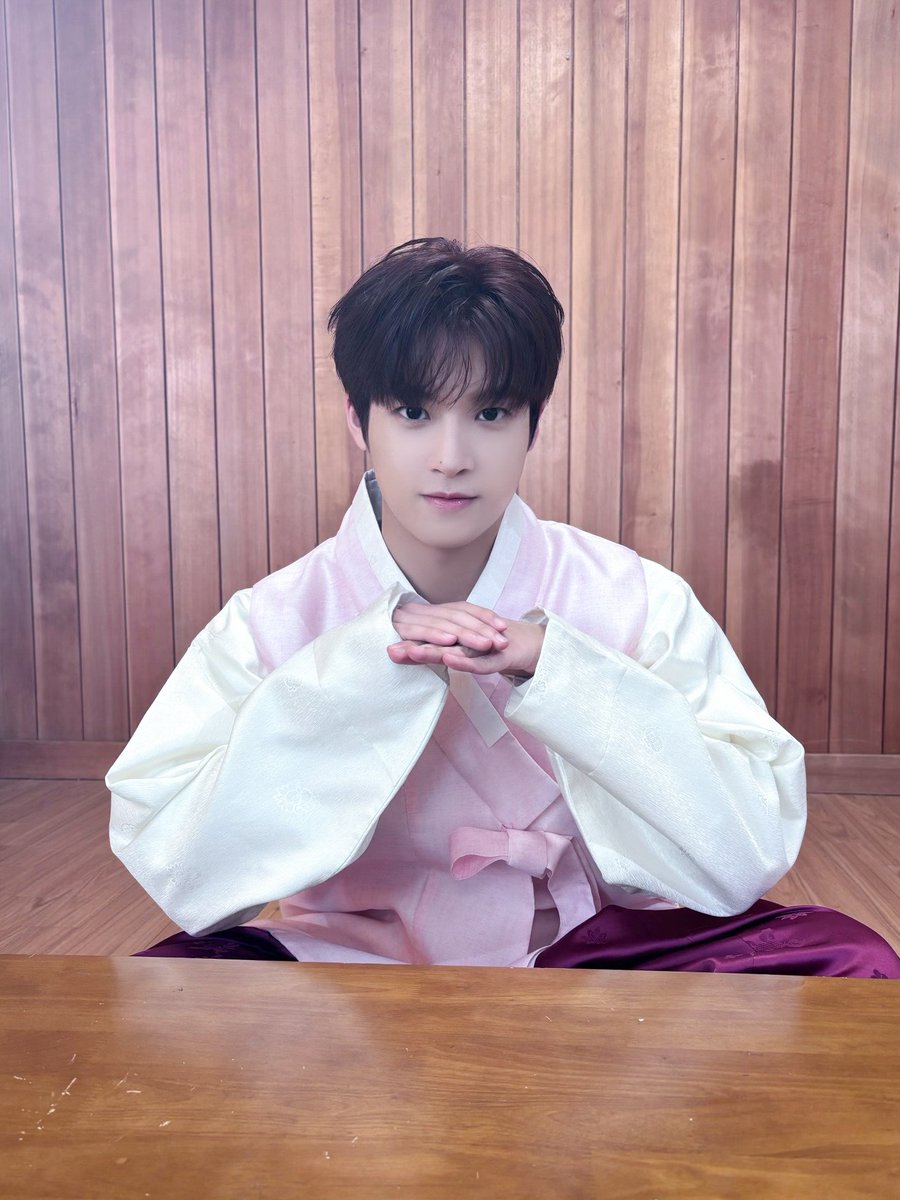 330updates's tweet photo. [🐻🗣️ 10022024]

roady~~ happy new yearrrr 🙇‍♂️

#xikers #junmin #싸이커스 #준민 https://t.co/JfcSQKYuNN