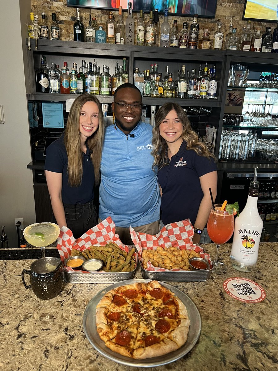 hurrdatsportbar's tweet photo. Thanks @KETV @davontaylortv for the BEST kickoff to Sunday Showdown!
WE ARE READY🏈🤤🍻
#SuperBowl https://t.co/VXxUrT3SWG