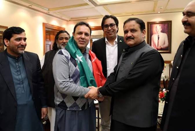 ایک لاکھ لعنت ہے وسیم قادر تم پر میں نے تکلیف کے باوجود تمہیں اقبال ٹاون سے آکر گلشن پارک میں ووٹ دیا اپنے گھر والوں کو بھی بھیجا کیونکہ تم کپتان کے کھلاڑی تھے.تم نے میرا ووٹ چوری کیا ہے قیامت کے دن حساب لوں گا میری والدہ بھی قیامت کے دن حساب لیں گی یہ قرض ہے تم پر