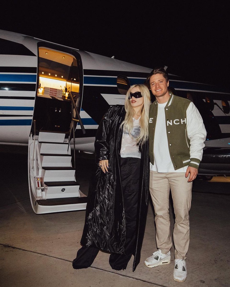 KygoMusic's tweet image. First time ever performing Whatever w/ @AvaMax in Phoenix!