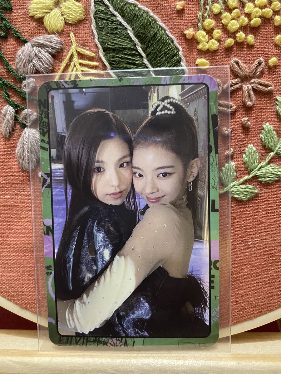 midzkonic's tweet photo. wts lfb lia yeji itzy

300

read carrd in pinned tweet before dm-ing💗 https://t.co/yrIZ6G3PAl