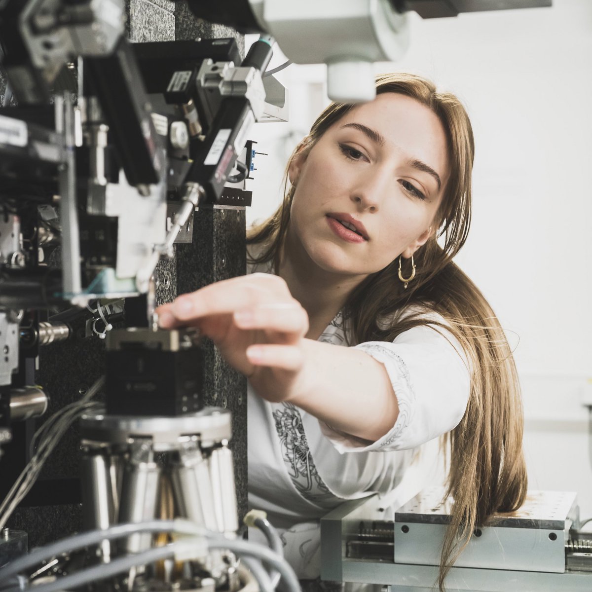 esrfsynchrotron's tweet image. Let’s celebrate the @unitednations International Day of Women and Girls in Science. 

To celebrate #WomenInScience, check out our blog humans.esrf.fr to meet some of our female #PhDstudents #postdoc #scientists