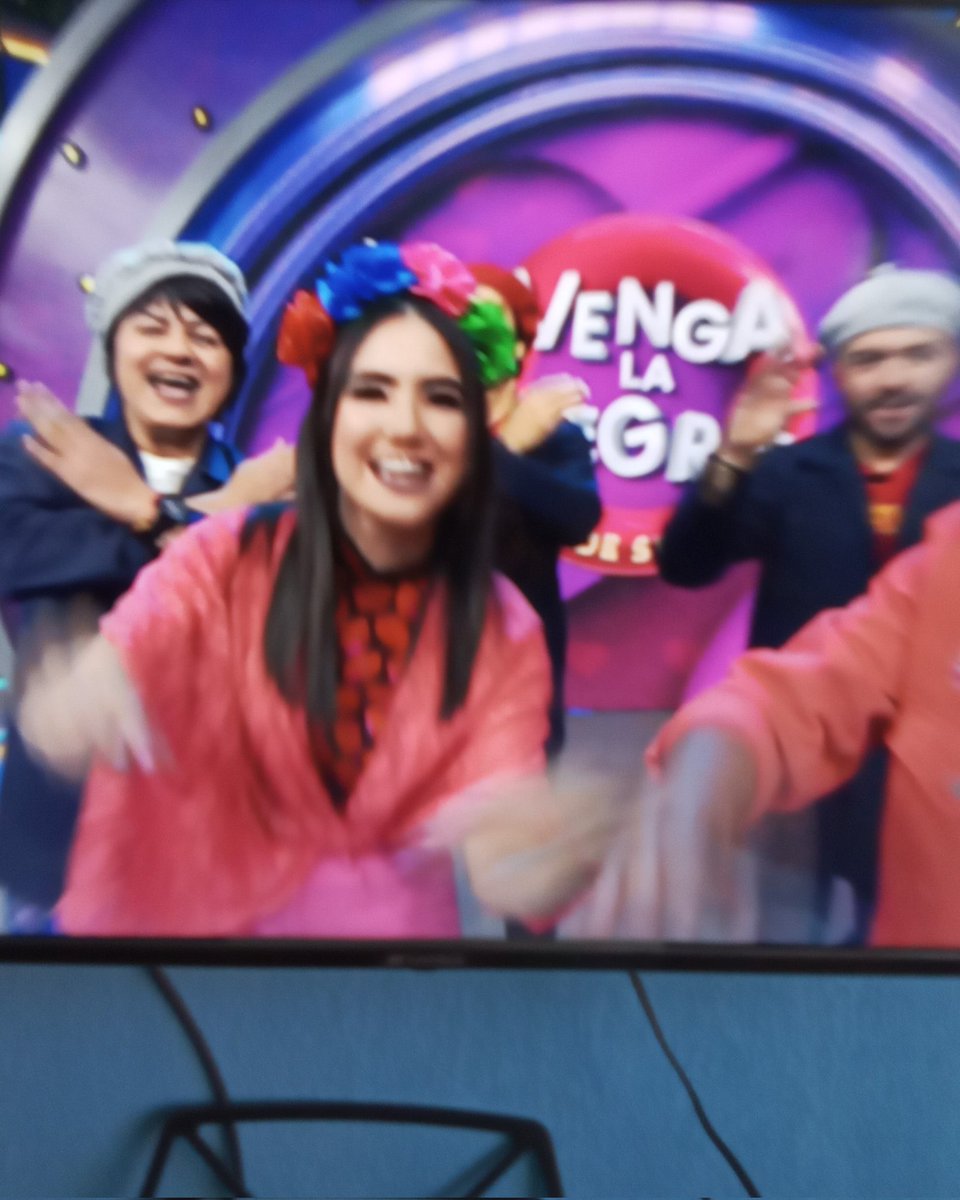 dommejiaricardo's tweet photo. Sábado de Venga la Alegría @alex_sirvent @imjessicabulman @carloschicken @olgamafud #VLAFDS #vengalaalegríafindesemana #aztecauno #aztecaunotv #tvazteca @VengaLaAlegria @AztecaUNO https://t.co/MIocgoedki