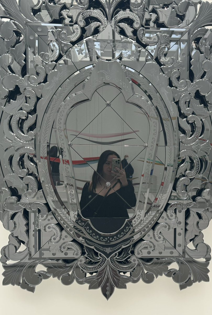 GlRLCRUSH's tweet photo. museum date #niceglass https://t.co/NxPiCqwMSu
