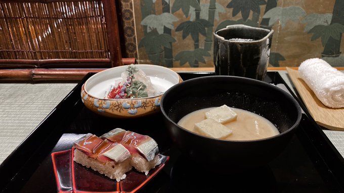 今日は懐石食べながら最近の報告会しました🍣🍵 https://t.co/fIivNLQamx