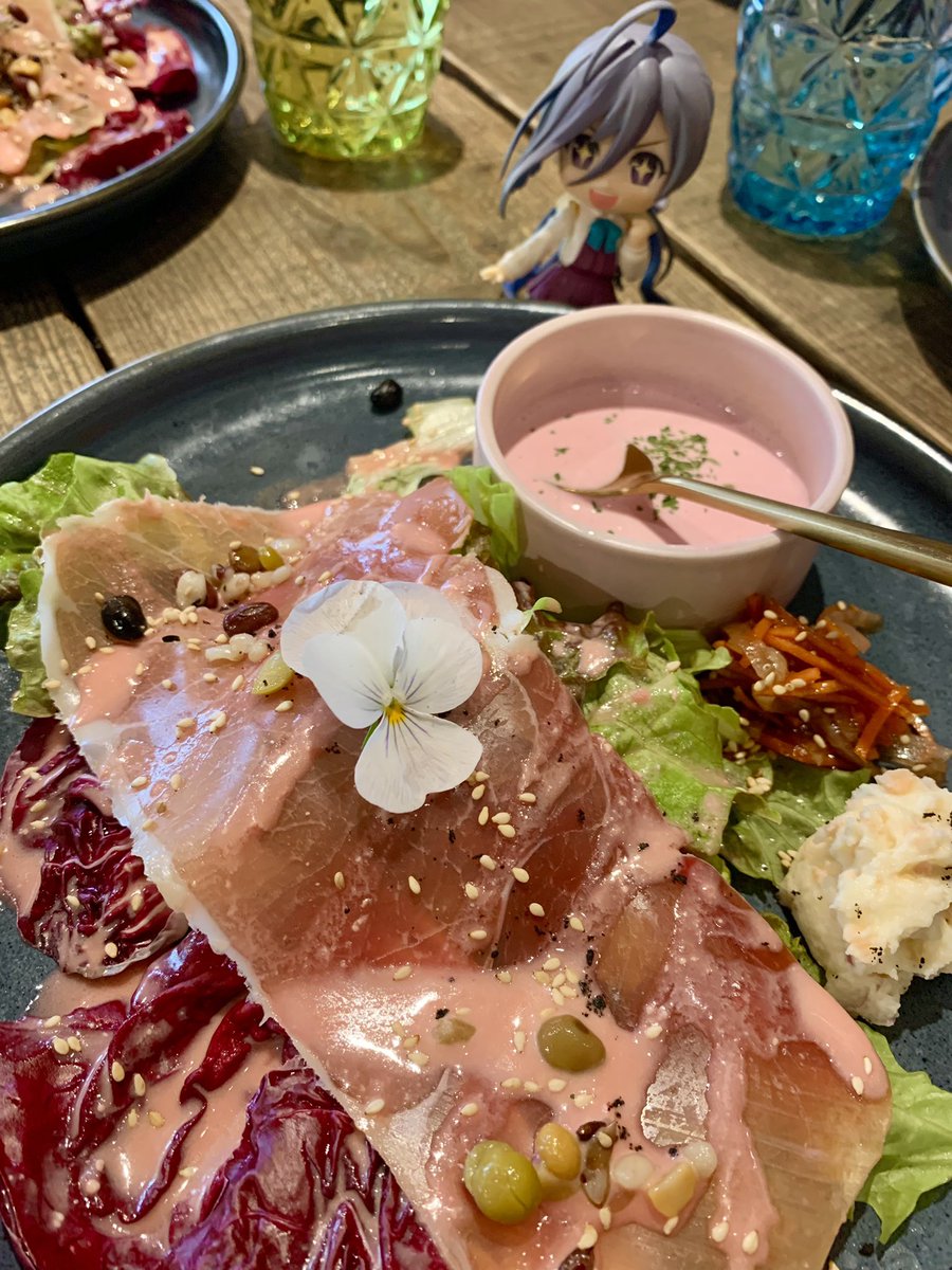 清霜(艦これ) 「お花いっぱいのパスタ屋さん1枚目のビーツを使ったピンクのスープが塩味でおいしい 」|コリス🐿️ 単行本10/17発売のイラスト