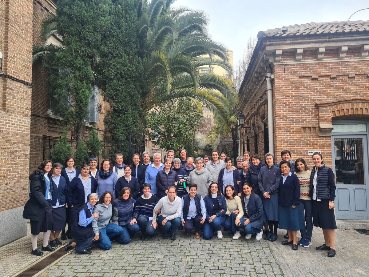Resignificando la vocación y el servicio, las #HijasdelaCaridad de 11 a 24 años de vocación se han reunido este fin de semana en Madrid. Diseñando #ComunidadesHogares