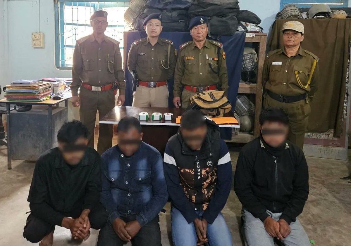 arunachaltimes_'s tweet photo. The #BanderdewaPolice arrested four #drug peddlers, identified as Md Ali Akbar (32), Md Jakaria Alom (24), Md Hibjul Rahman (24), and Md Bahar Uddin (20) – all residents of #Assam. https://t.co/NnLQ9FHcyt
