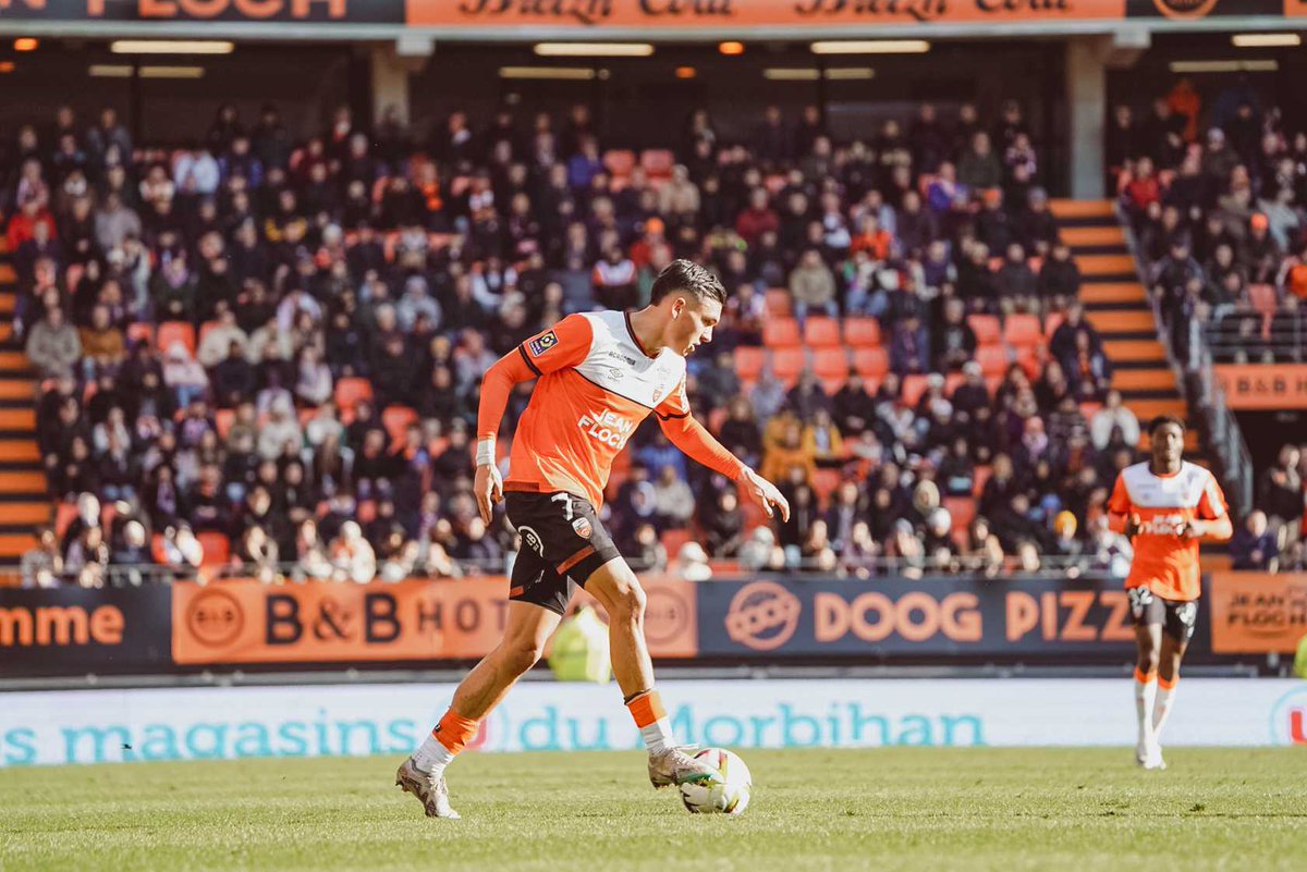FCLorient's tweet image. Oh l'occasion pour Panos Katseris décalé dans la surface par Imrân Louza. Son tir termine à côté. 

57' I 0-0 I #FCLSDR
