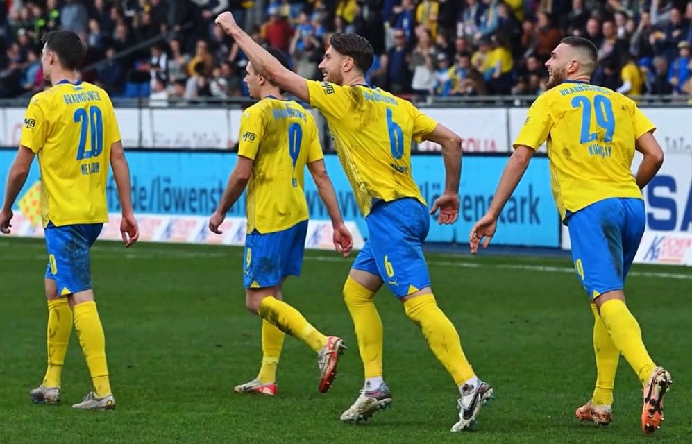 Bico333's tweet image. 3 Points + 1 Goal = 💙✊🏼💛

#QuickMath