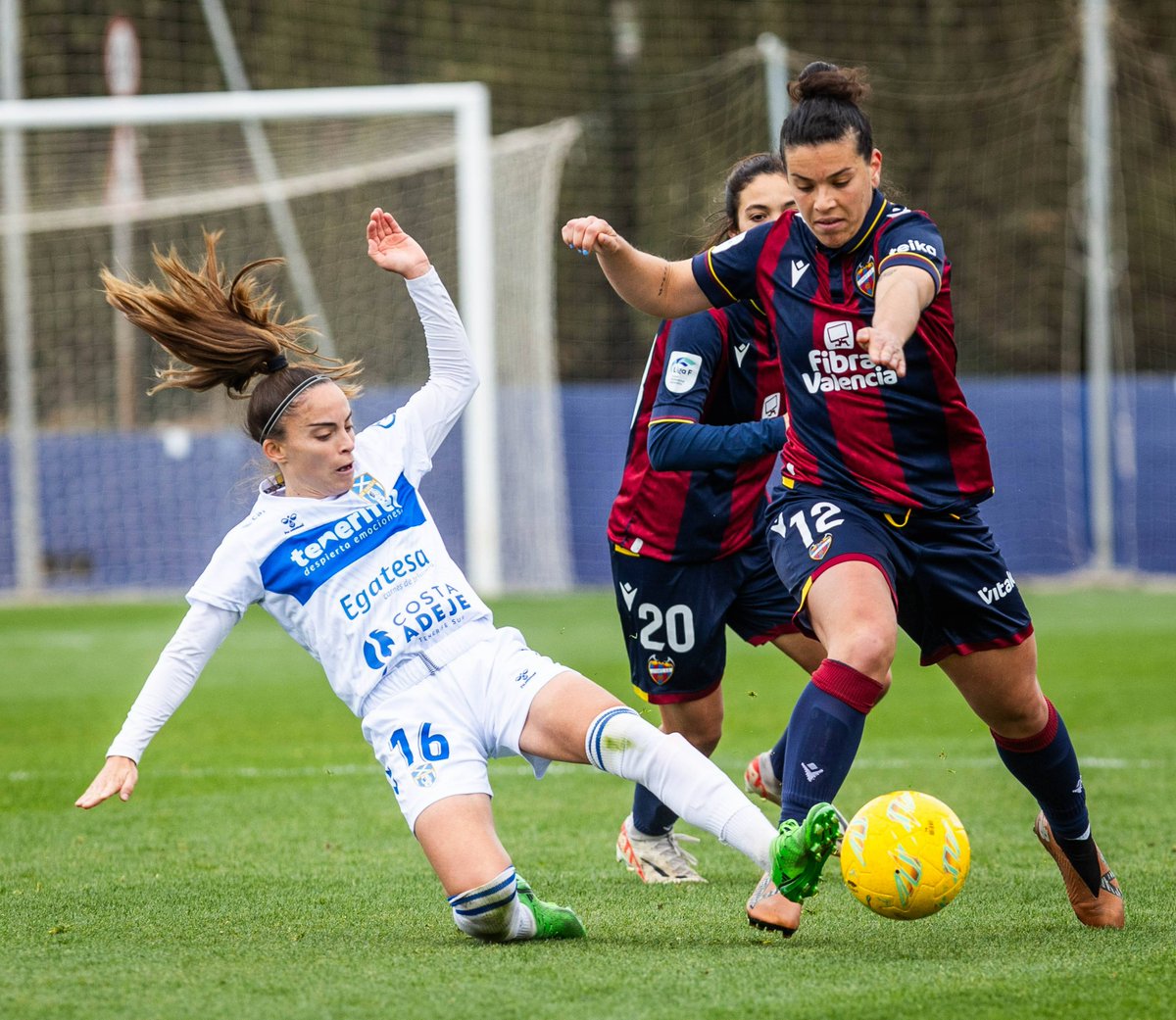 Cuando tienes una 'seis'... y esa 'seis' vale por dos...

6x2 = 1⃣2⃣

Las matemáticas no fallan 😉

𝐌𝐕𝐏 👉🏽 Leire Baños

#OrgullGranota #LigaF