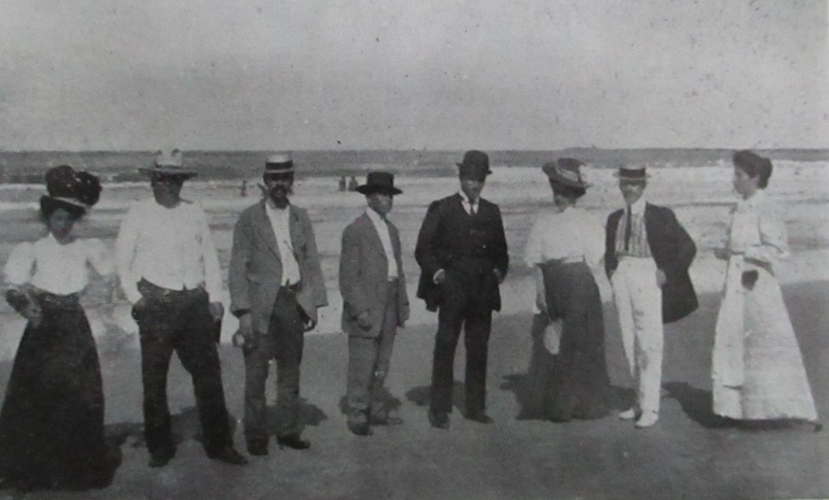 Pioneras de la antropología en Mexico (1908): María Atienza, Isabel Gamboa y Luz Islas.

Llevaron a cabo trabajo de campo, elaboraron primeras guías y utilizaron fotografías para el registro etnográfico. 

 #DíaMujerYNiñaEnCiencia #WomenAndGirlsInScience