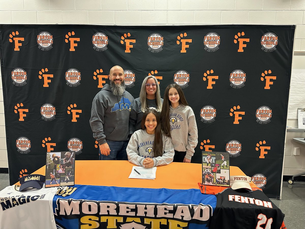 Sophie Collins (@sophie_coll18) on Twitter photo So excited to officially be an Eagle!! 🦅 <a href="/MSUEaglesSB/">Morehead State Softball</a> <a href="/Coach_MGriff/">Coach Griff</a> <a href="/MagicGoldSB/">IN Magic Gold-Green</a> So excited to officially be an Eagle!! 🦅 <a href="/MSUEaglesSB/">Morehead State Softball</a> <a href="/Coach_MGriff/">Coach Griff</a> <a href="/MagicGoldSB/">IN Magic Gold-Green</a>