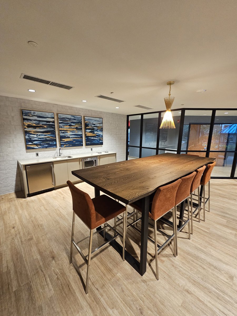 Amenity Spotlight💡
Richmond Square offers a cozy community room that's perfect for working, lounging, and gathering. RentRSQ.com
#arlington #arlingtonva #ballston #amenities #rentdittmar