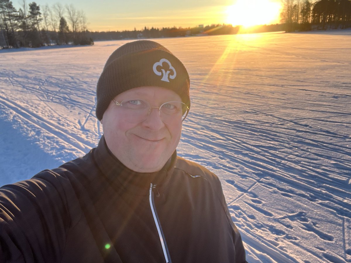 HaveMik's tweet image. Olihan hieno ulkoilusää pakkasessa ja auringonpaisteessa. Kelpasi kulkea Pirkkalassa Pyhäjärven jäälle talkoolaisten auraamaa kävelyreittiä pitkin 😃