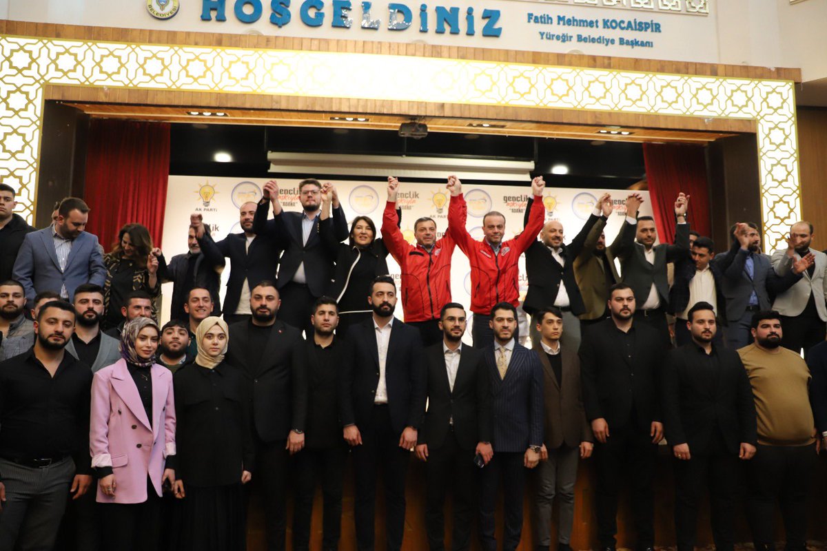 KaramikSunay's tweet photo. 📍 Yüreğir Kültür Merkezi böyle coşku görmedi 💪🏻👏🏻🧡

Yüreğir Kültür Merkezi’nde AK Parti Adana Gençlik Kolları tarafından düzenlenen “Gençlik Aşkıyla Adana” programında gençlerimizle bir araya geldik.

Türkiye’nin ve milletimizin geleceğini görmek isteyen herkes, gelsin AK gençliğe baksın. 😎

Adana Gençlik Kolları Başkanımız @onderryucel’e ve buluşmamıza katılan gençlere teşekkür ediyorum.