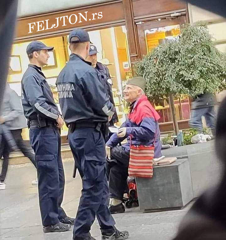 FELJTON.rs <a href="/FeljtonRs/">FELJTON.rs</a> 
"Komunalna policija Republike Srbije danas je privela prodavca frula. Oduzela mu je 3 frule ručne izrade, 2 parčeta slanine, nešto sira i 350 dinara u kešu."

Sram vas bilo DŽIBERI!!!