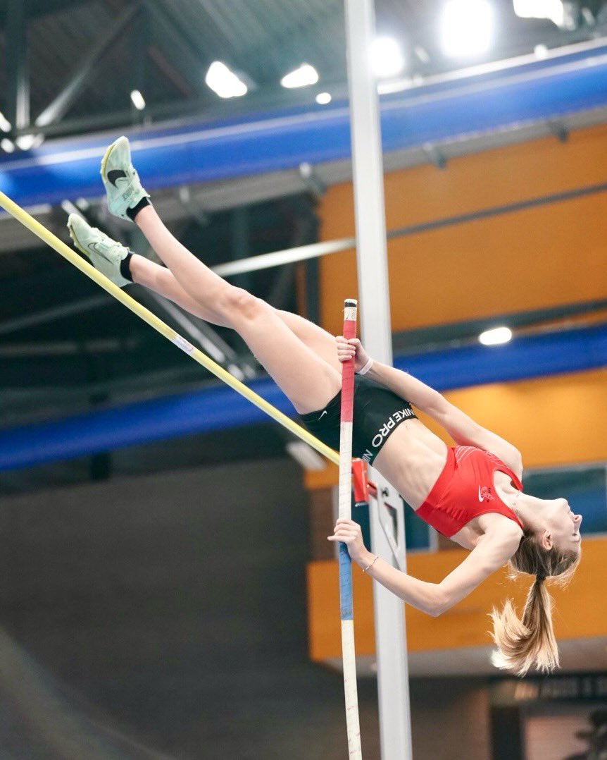 Atletiekunie's tweet photo. Nederlands record O20! 🇳🇱
Marijn Kieft verbreekt met 4,26 meter het Nederlands record bij het polsstokhoogspringen voor vrouwen O20!
#NKIndoor #ASICS #O20 https://t.co/aRCi9VsMao