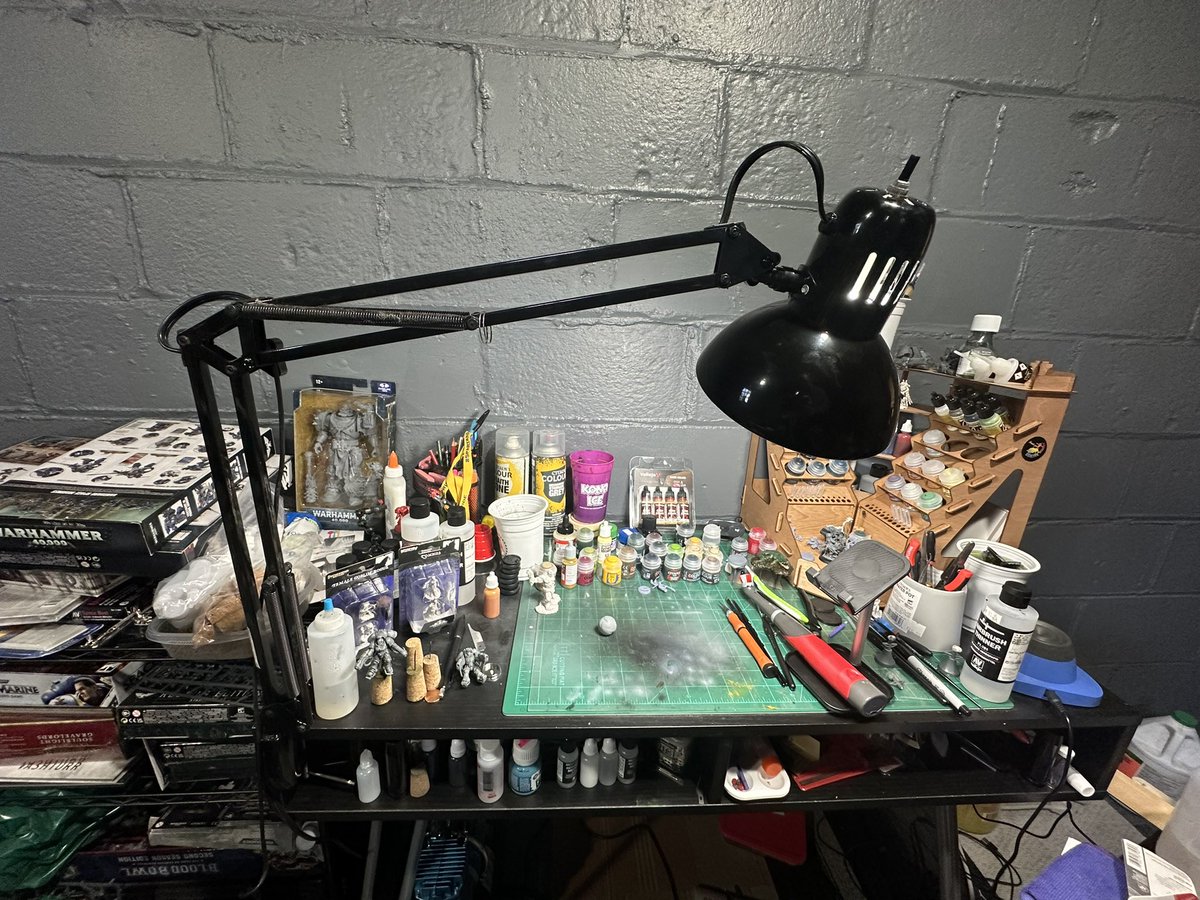 ManVsMiniatures's tweet photo. Chaos Hobby Space vs Loyalist Hobby Space #PaintingMiniatures #MiniaturePainting #ManVsMiniatures https://t.co/eaouj9xbPr