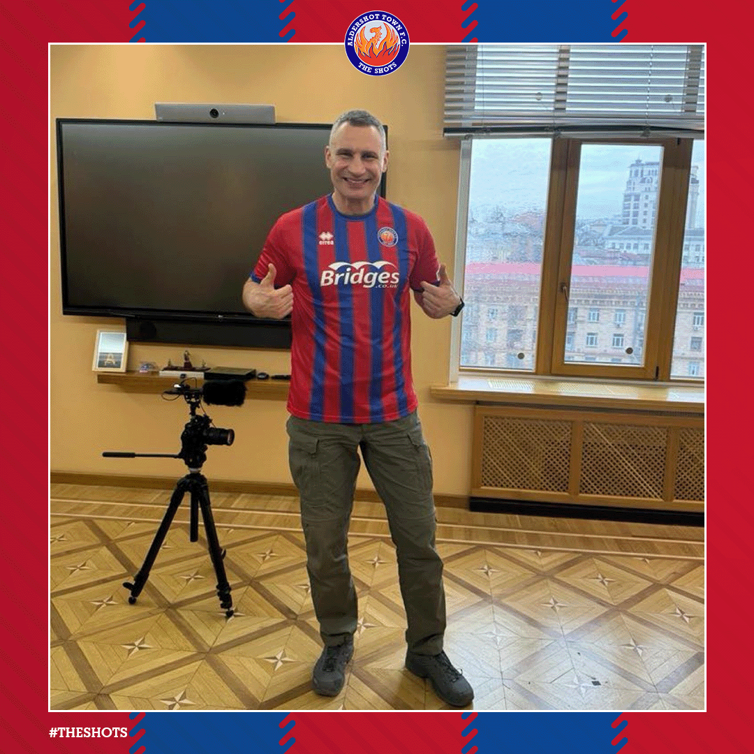 OfficialShots's tweet image. We were delighted to receive images of Mayor of Kyiv and former Heavyweight Champion of the World Vitali Klitschko donning the red and blue of Aldershot Town!

Thanks to Andy Drury of our Club Partners RLD Builders for supplying Vitali with the shirt and arranging the pictures!…