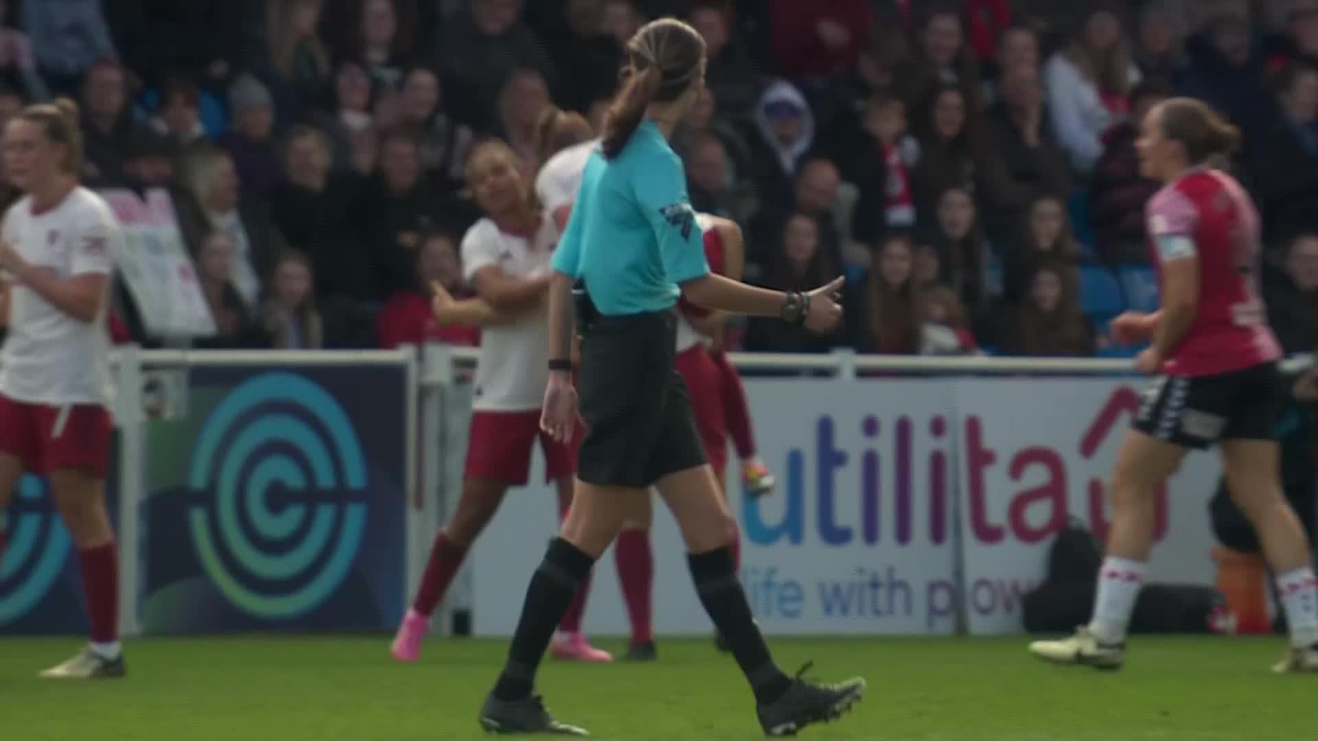 Rachel Williams shows her desire by rising highest for @ManUtdWomen 💪#AdobeWomensFACup